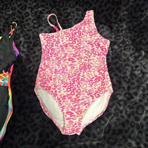 Girls 1 pc (x4) swimsuit bundle